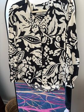 Tahari blouse